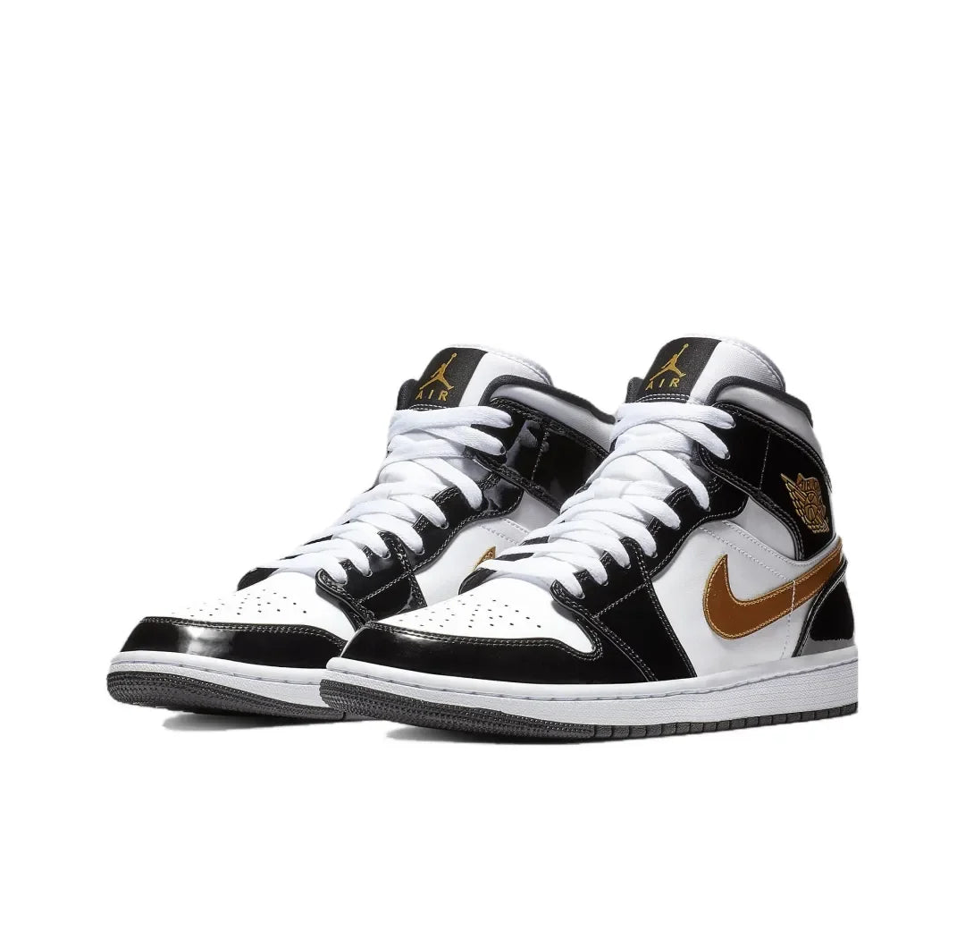 Nike Air Jordan 1 Mens trainers Medium Cut Basketball Shoes White
